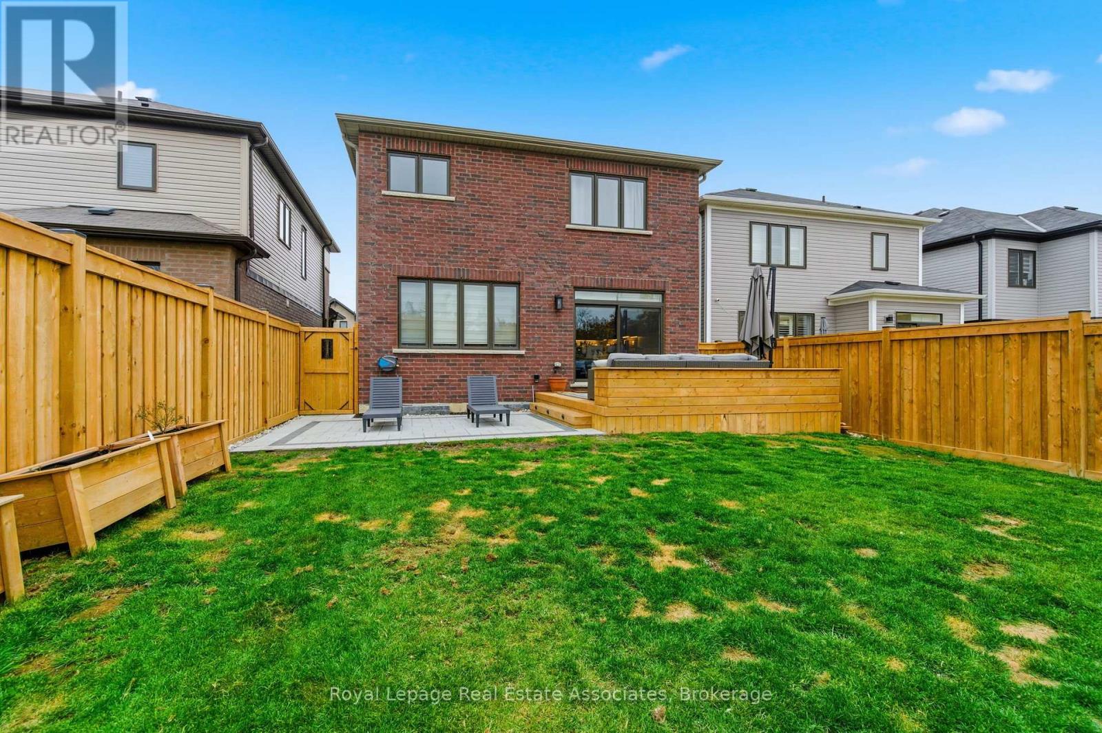 48 Hawick Crescent, Haldimand, Ontario N3W 0G5 - Photo 37 - X12551142