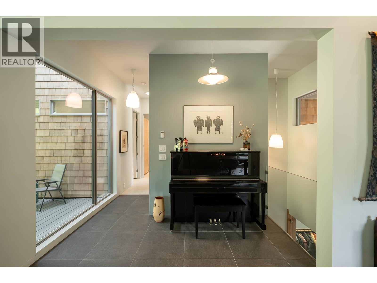 1754 FRANCES WALK, Bowen Island, British Columbia