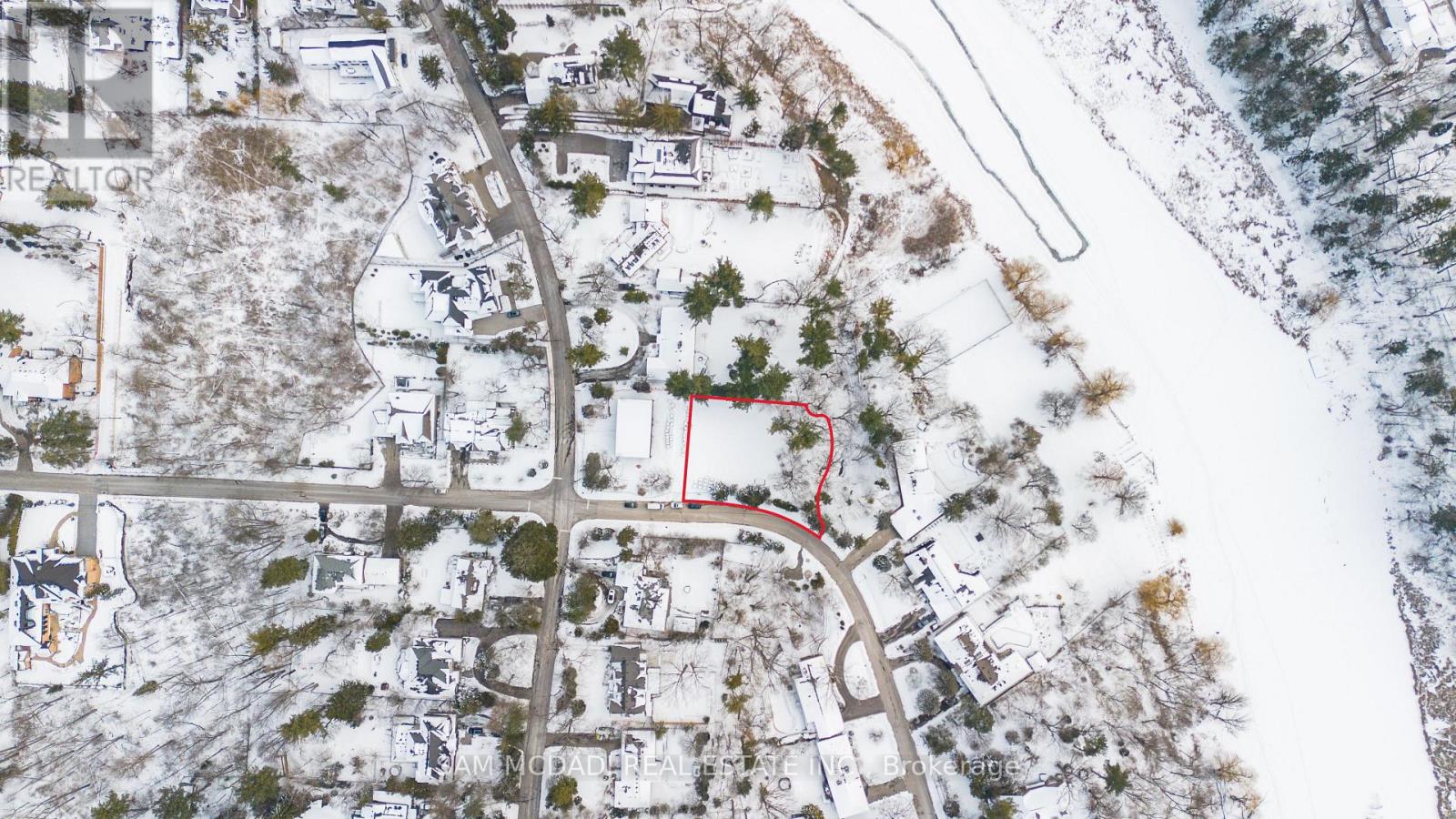 1470 Pinetree Crescent, Mississauga, Ontario  L5G 2S8 - Photo 3 - W12380098