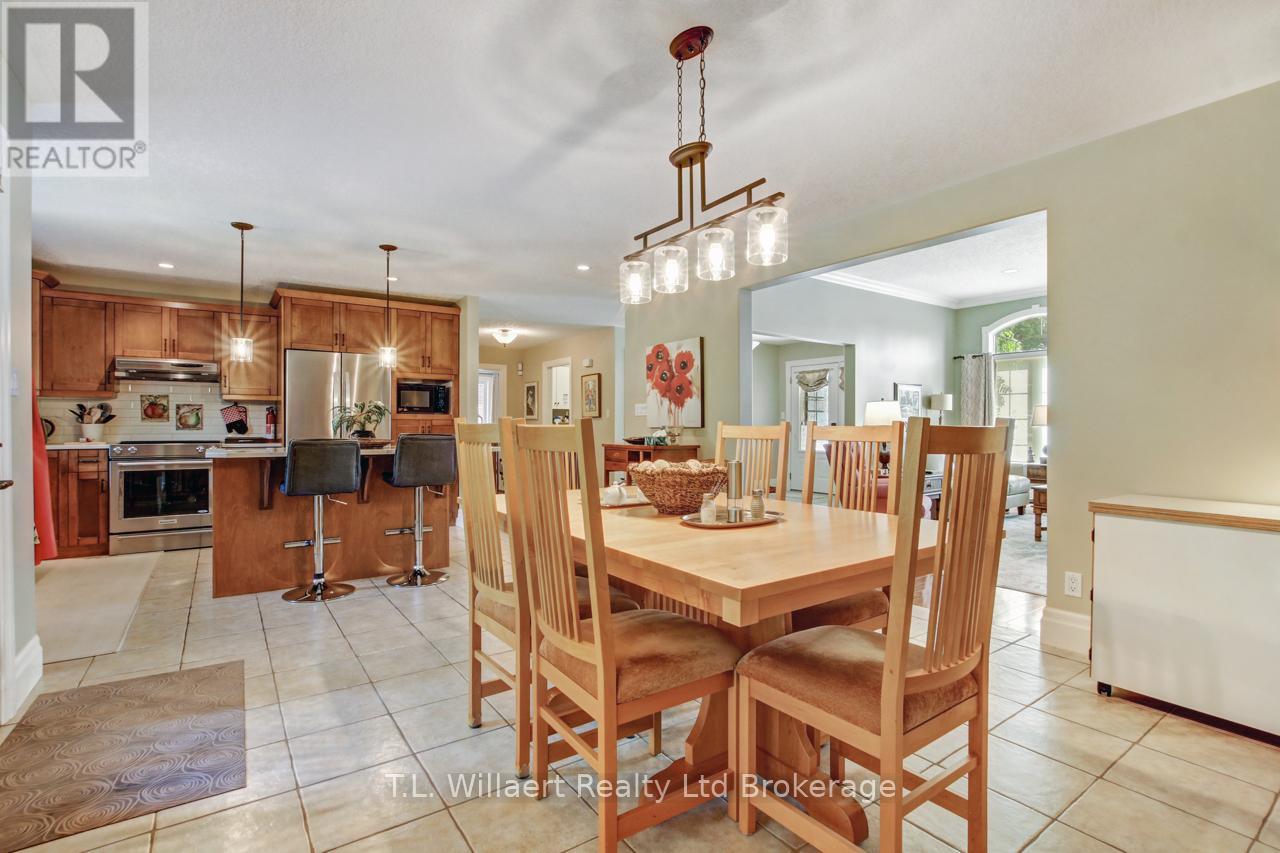 7 Lyndale Road, Tillsonburg, Ontario  N4G 5V9 - Photo 10 - X12250987