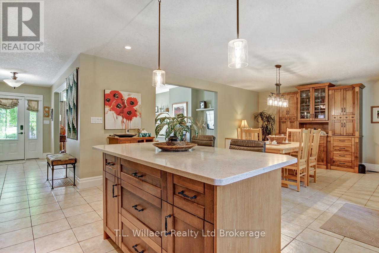 7 Lyndale Road, Tillsonburg, Ontario  N4G 5V9 - Photo 14 - X12250987