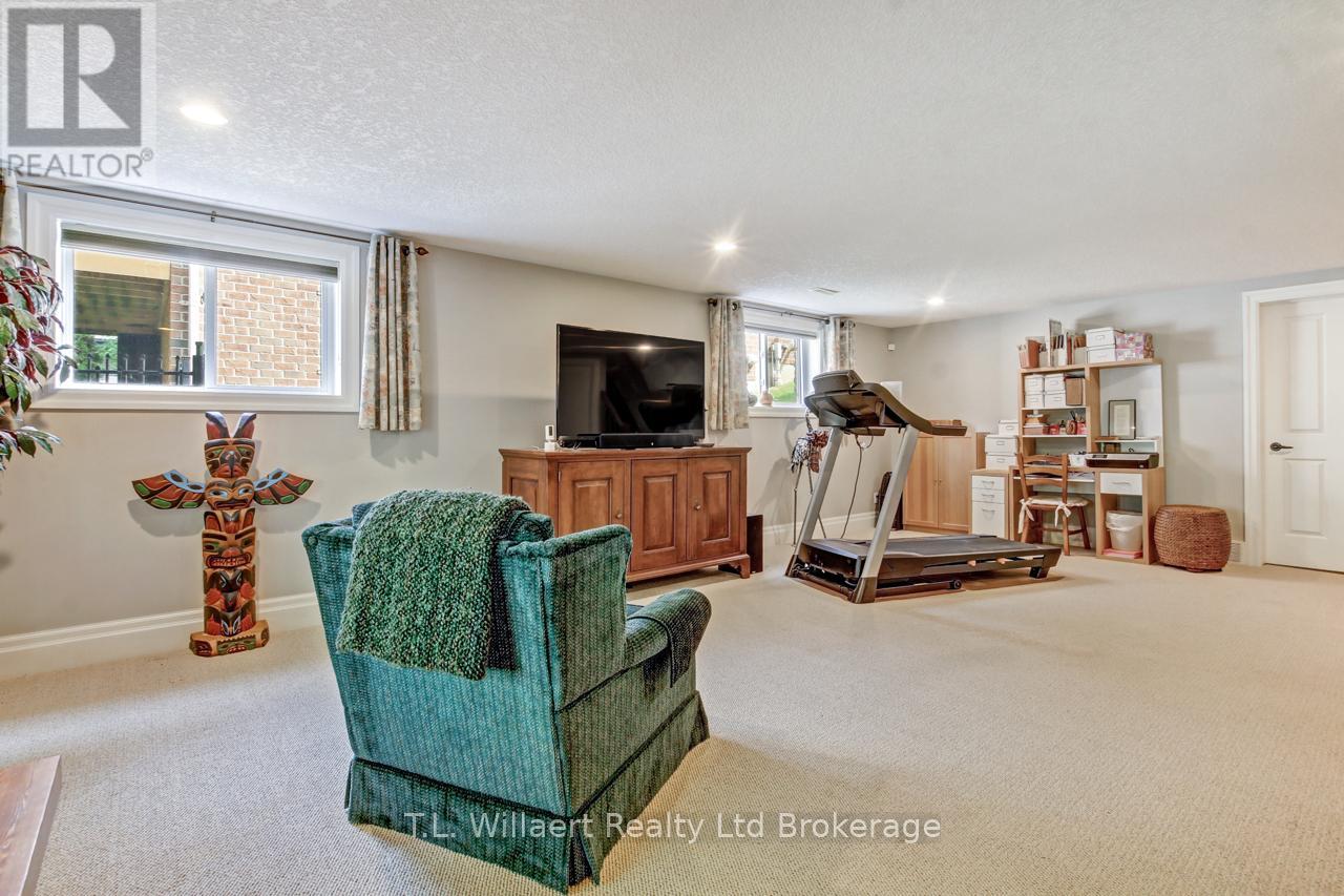 7 Lyndale Road, Tillsonburg, Ontario  N4G 5V9 - Photo 22 - X12250987