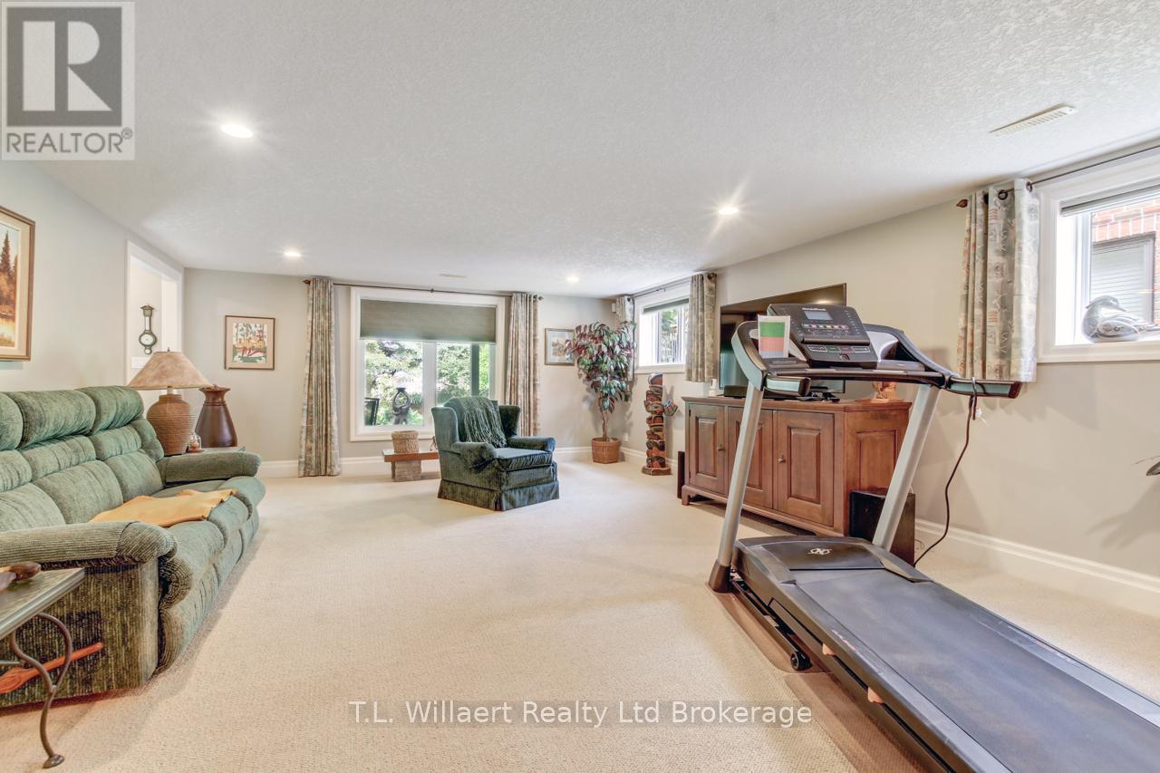 7 Lyndale Road, Tillsonburg, Ontario  N4G 5V9 - Photo 23 - X12250987