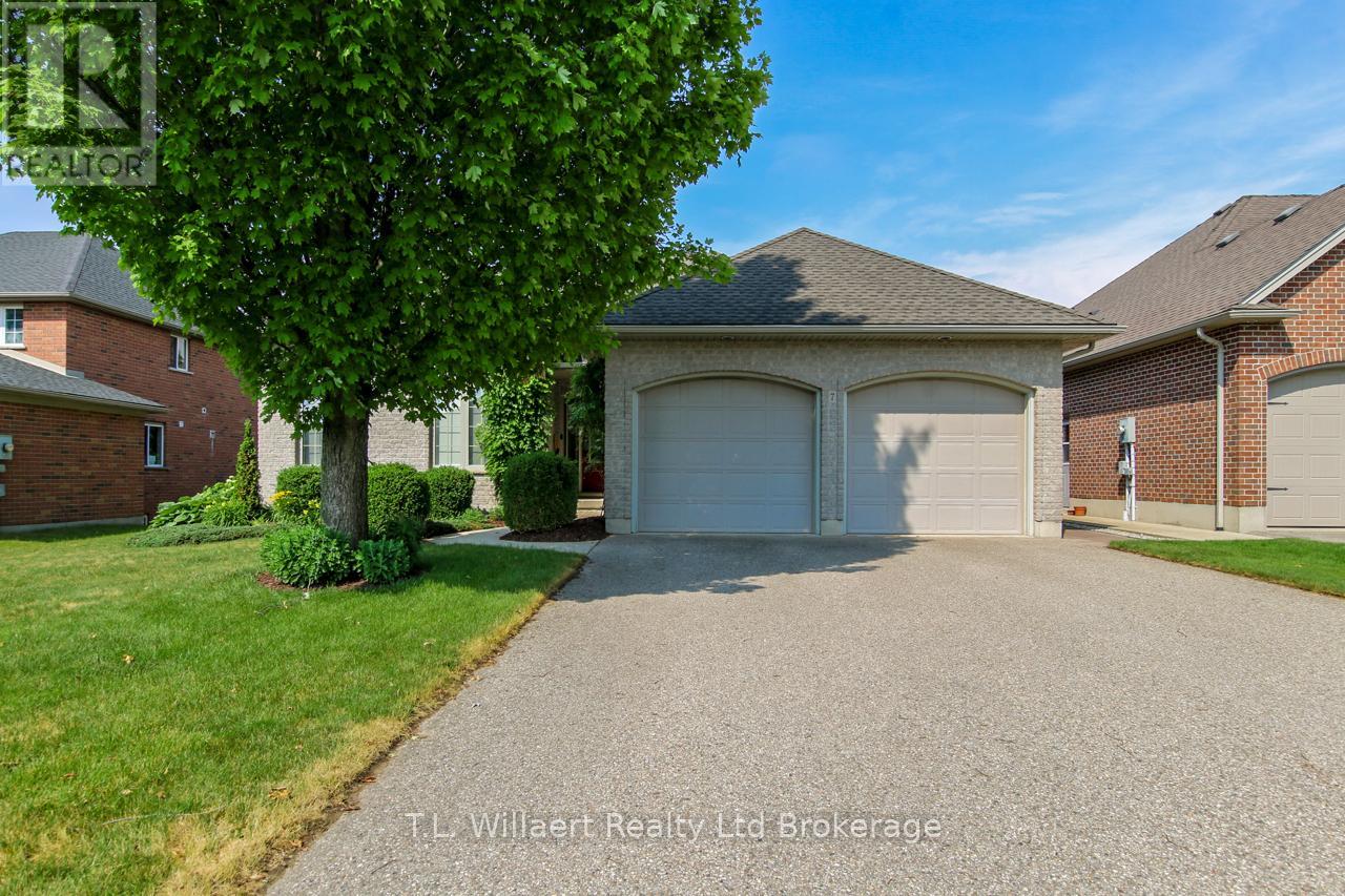 7 Lyndale Road, Tillsonburg, Ontario  N4G 5V9 - Photo 6 - X12250987