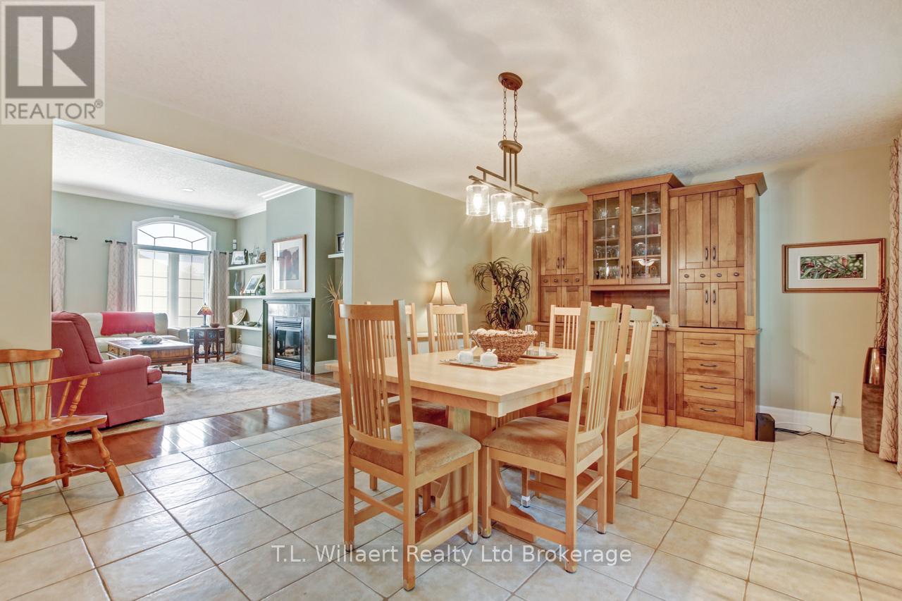 7 Lyndale Road, Tillsonburg, Ontario  N4G 5V9 - Photo 9 - X12250987