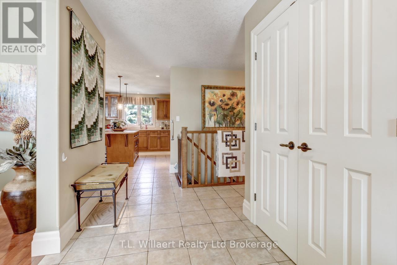 7 Lyndale Road, Tillsonburg, Ontario  N4G 5V9 - Photo 8 - X12250987