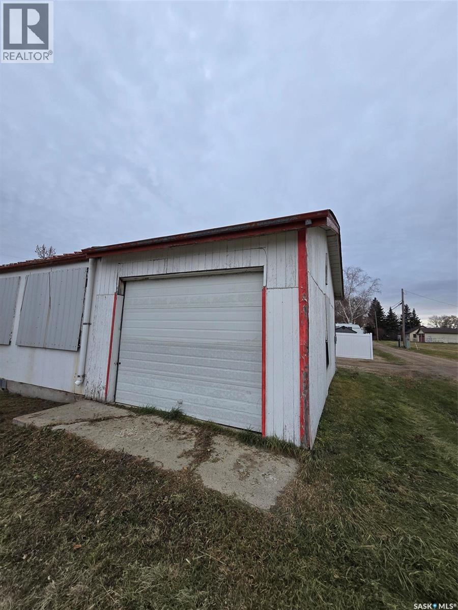 250 4th Avenue, Broadview, Saskatchewan  S0G 0K0 - Photo 11 - SK024174