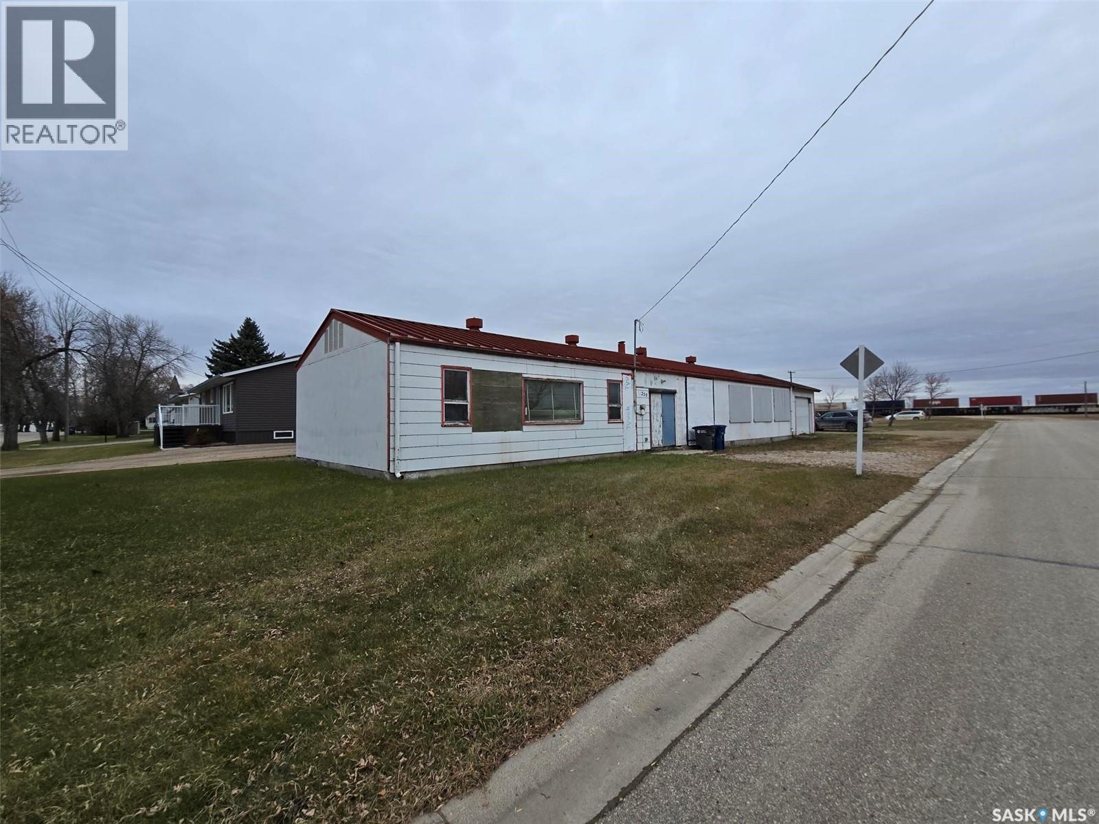 250 4th Avenue, Broadview, Saskatchewan  S0G 0K0 - Photo 3 - SK024174