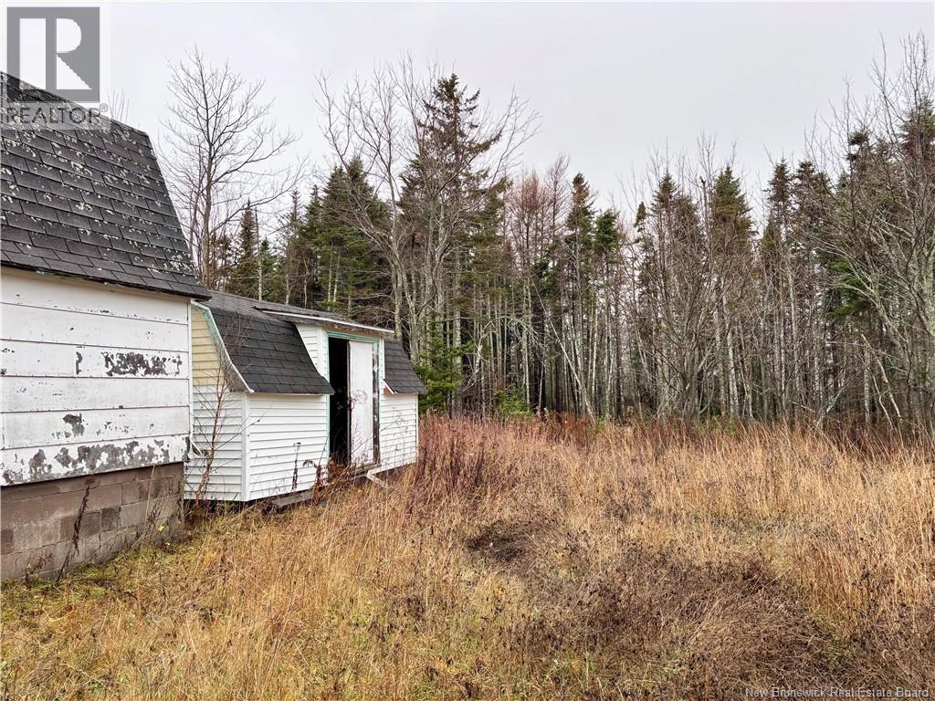 200 Rue Du Pecheur, Lamèque, New Brunswick  E8T 1K2 - Photo 3 - NB130257