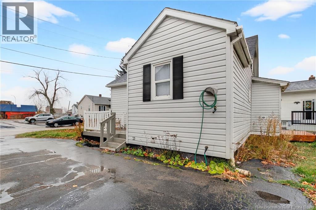 12 Ash, Moncton, New Brunswick  E1C 3M8 - Photo 5 - NB130211