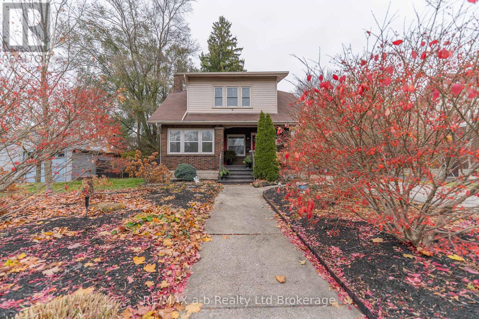 30 CONCESSION STREET W, Tillsonburg, Ontario