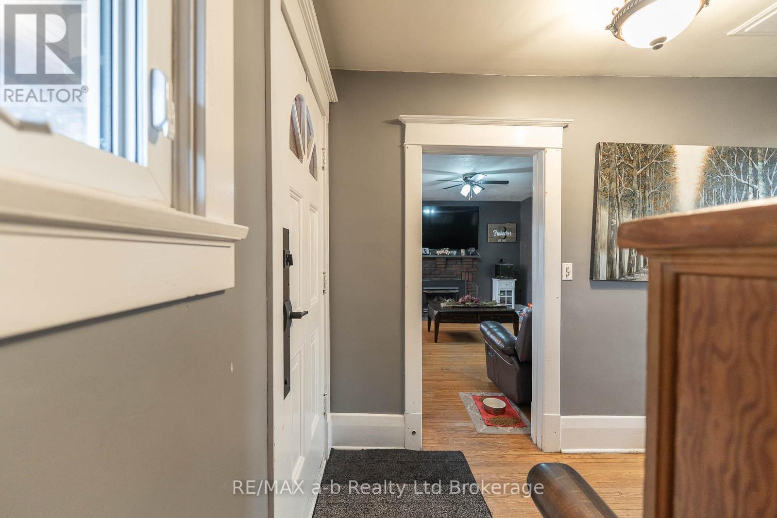 30 Concession Street W, Tillsonburg, Ontario N4G 1R3 - Photo 10 - X12551582