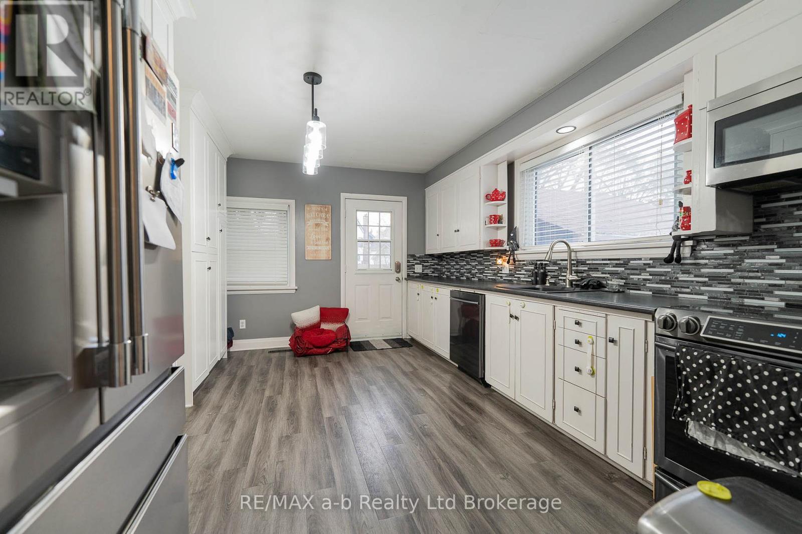 30 Concession Street W, Tillsonburg, Ontario N4G 1R3 - Photo 11 - X12551582