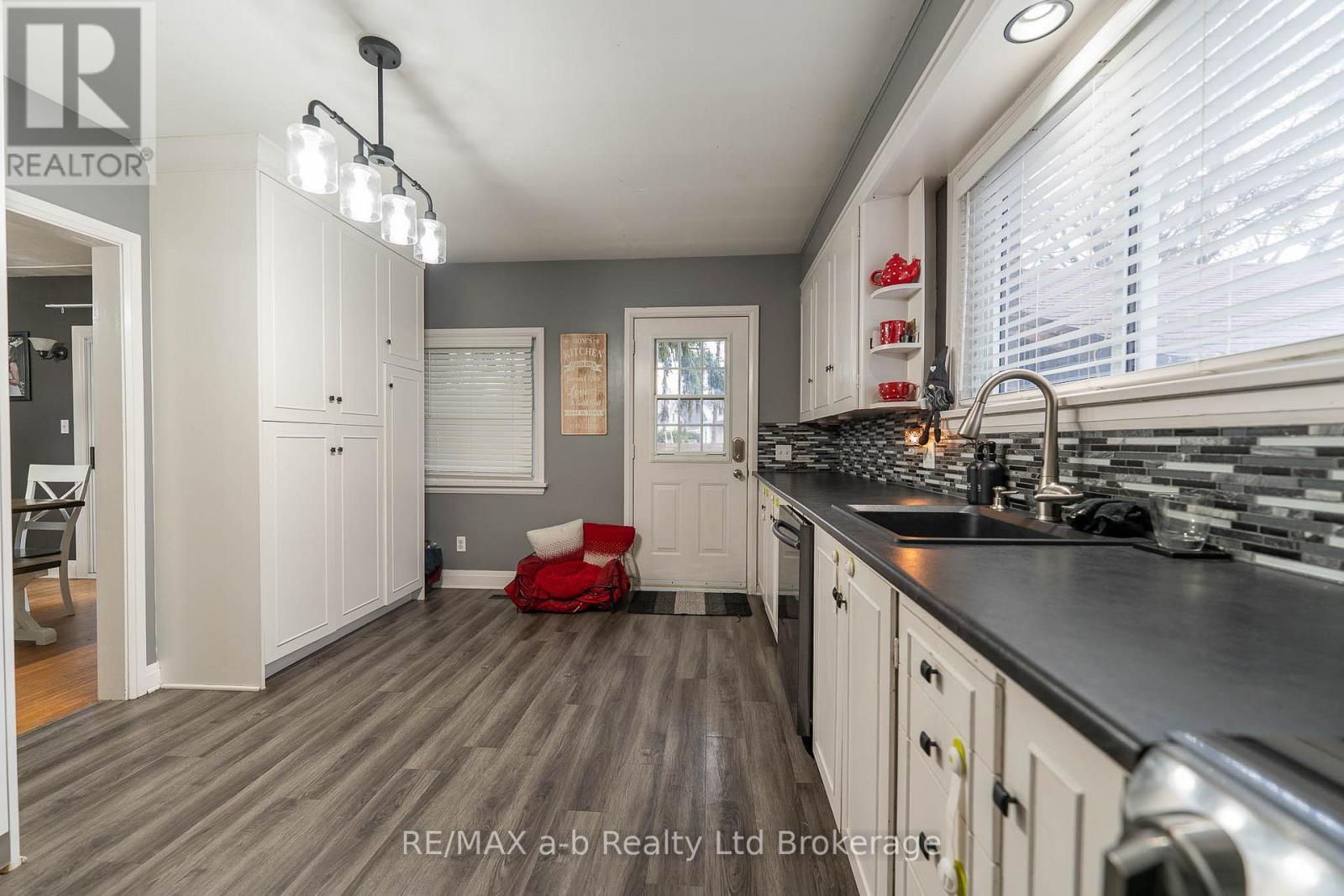 30 Concession Street W, Tillsonburg, Ontario N4G 1R3 - Photo 12 - X12551582