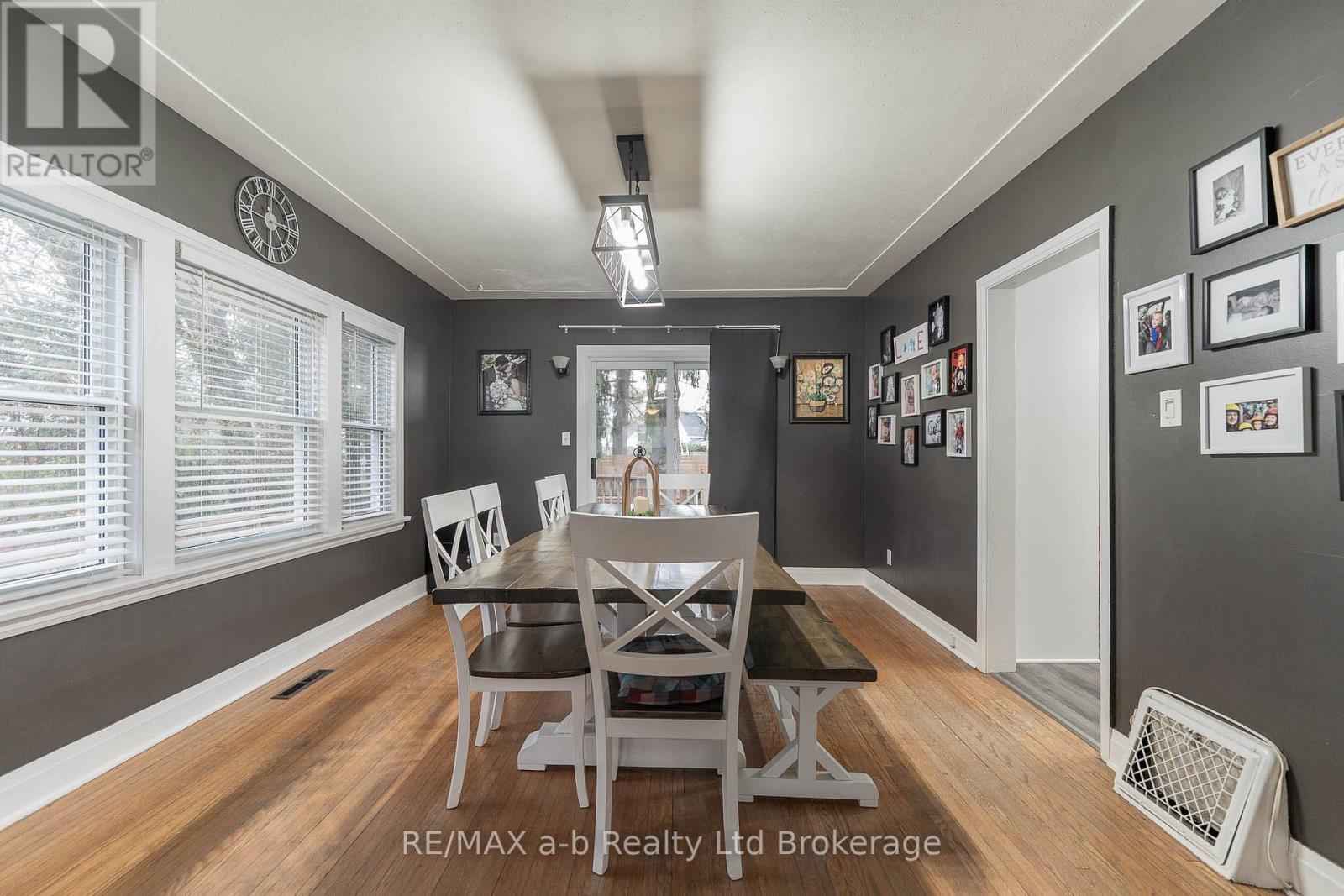 30 Concession Street W, Tillsonburg, Ontario N4G 1R3 - Photo 13 - X12551582