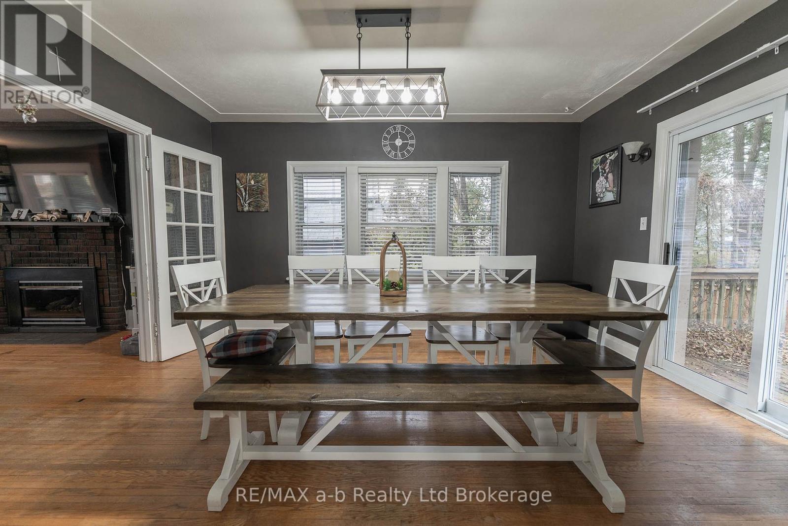 30 Concession Street W, Tillsonburg, Ontario N4G 1R3 - Photo 14 - X12551582