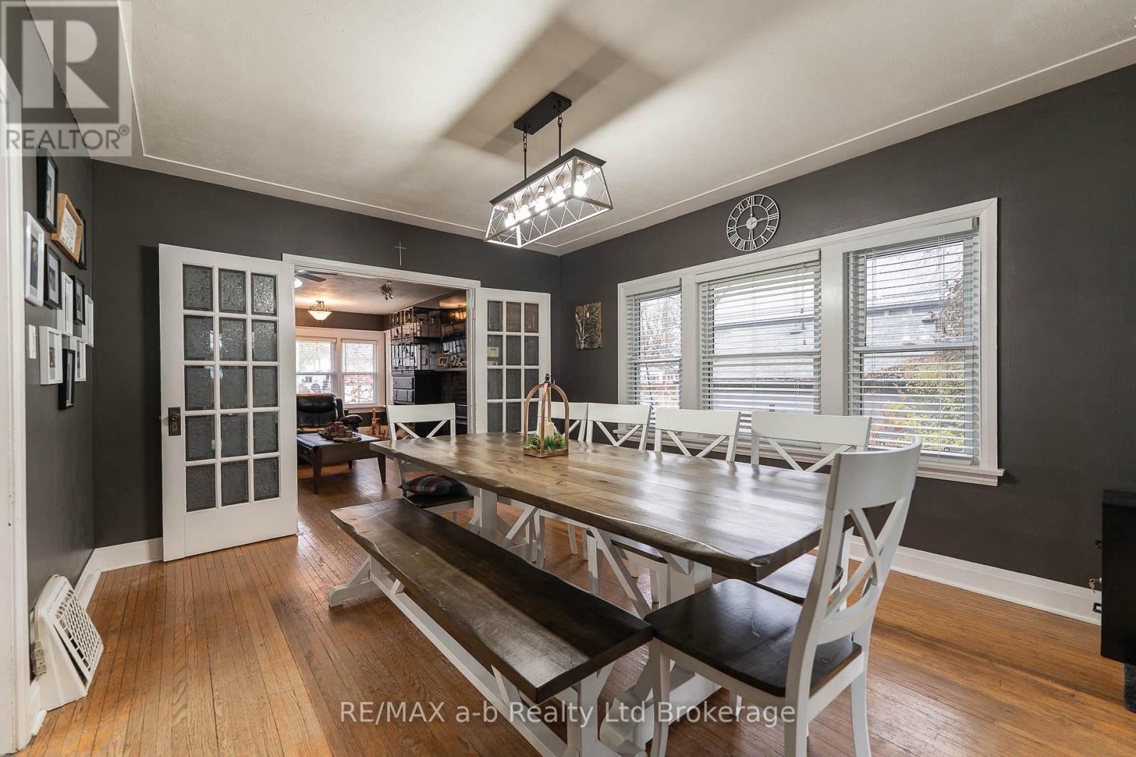 30 Concession Street W, Tillsonburg, Ontario N4G 1R3 - Photo 15 - X12551582