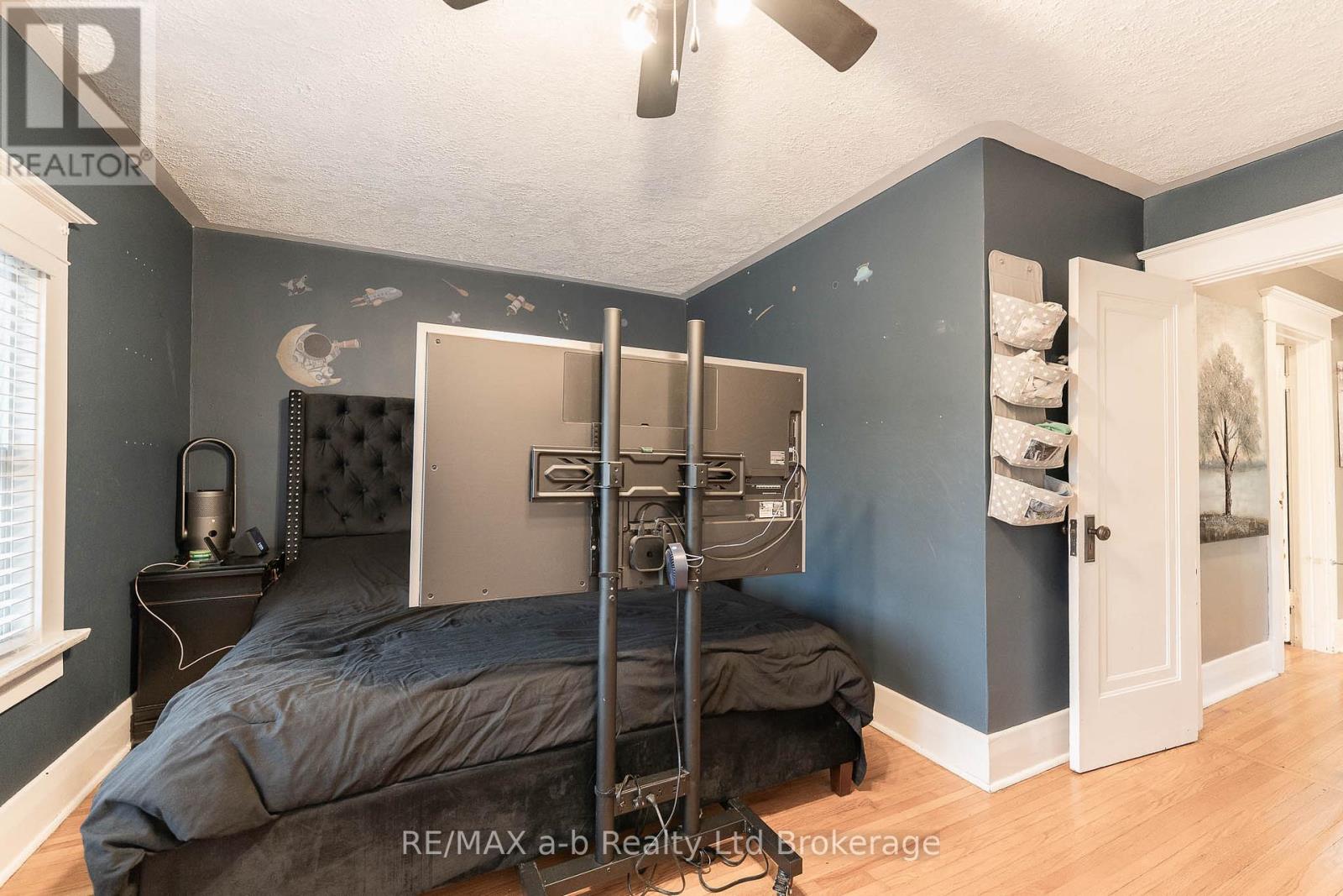 30 Concession Street W, Tillsonburg, Ontario N4G 1R3 - Photo 21 - X12551582