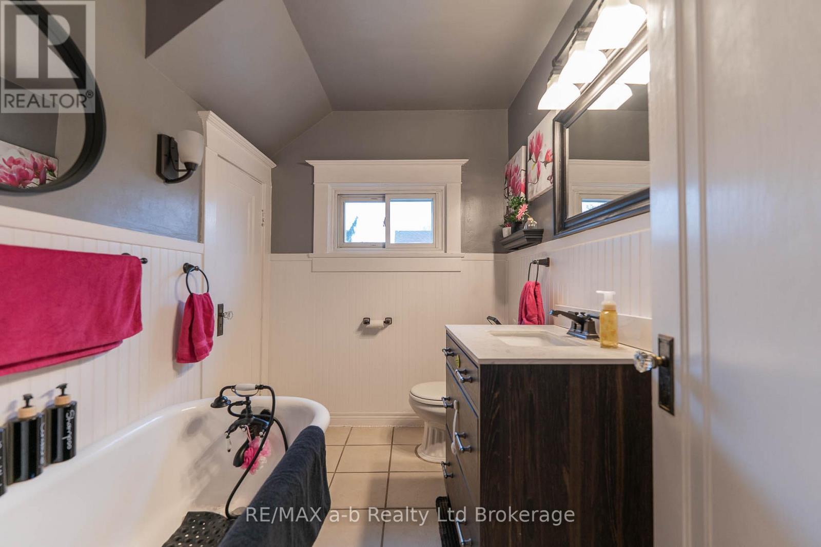 30 Concession Street W, Tillsonburg, Ontario N4G 1R3 - Photo 28 - X12551582