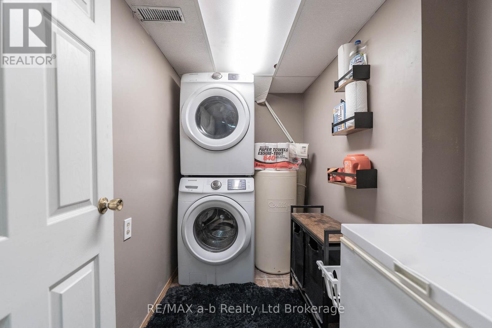 30 Concession Street W, Tillsonburg, Ontario N4G 1R3 - Photo 29 - X12551582