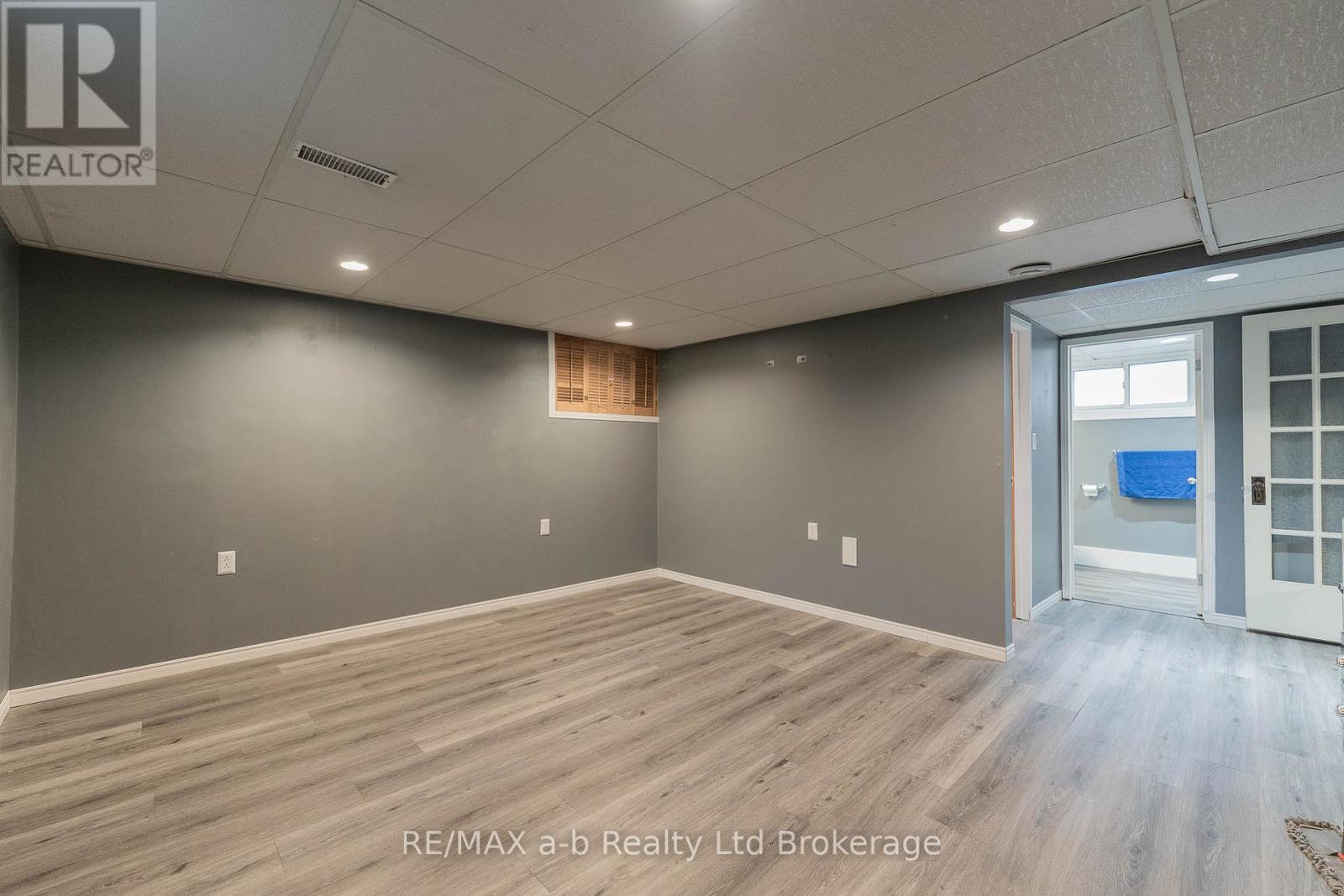 30 Concession Street W, Tillsonburg, Ontario N4G 1R3 - Photo 31 - X12551582