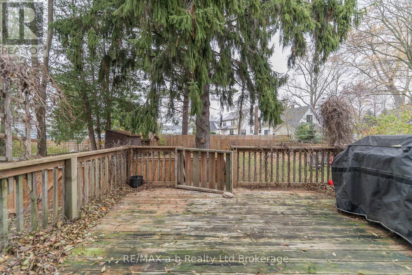 30 Concession Street W, Tillsonburg, Ontario N4G 1R3 - Photo 37 - X12551582