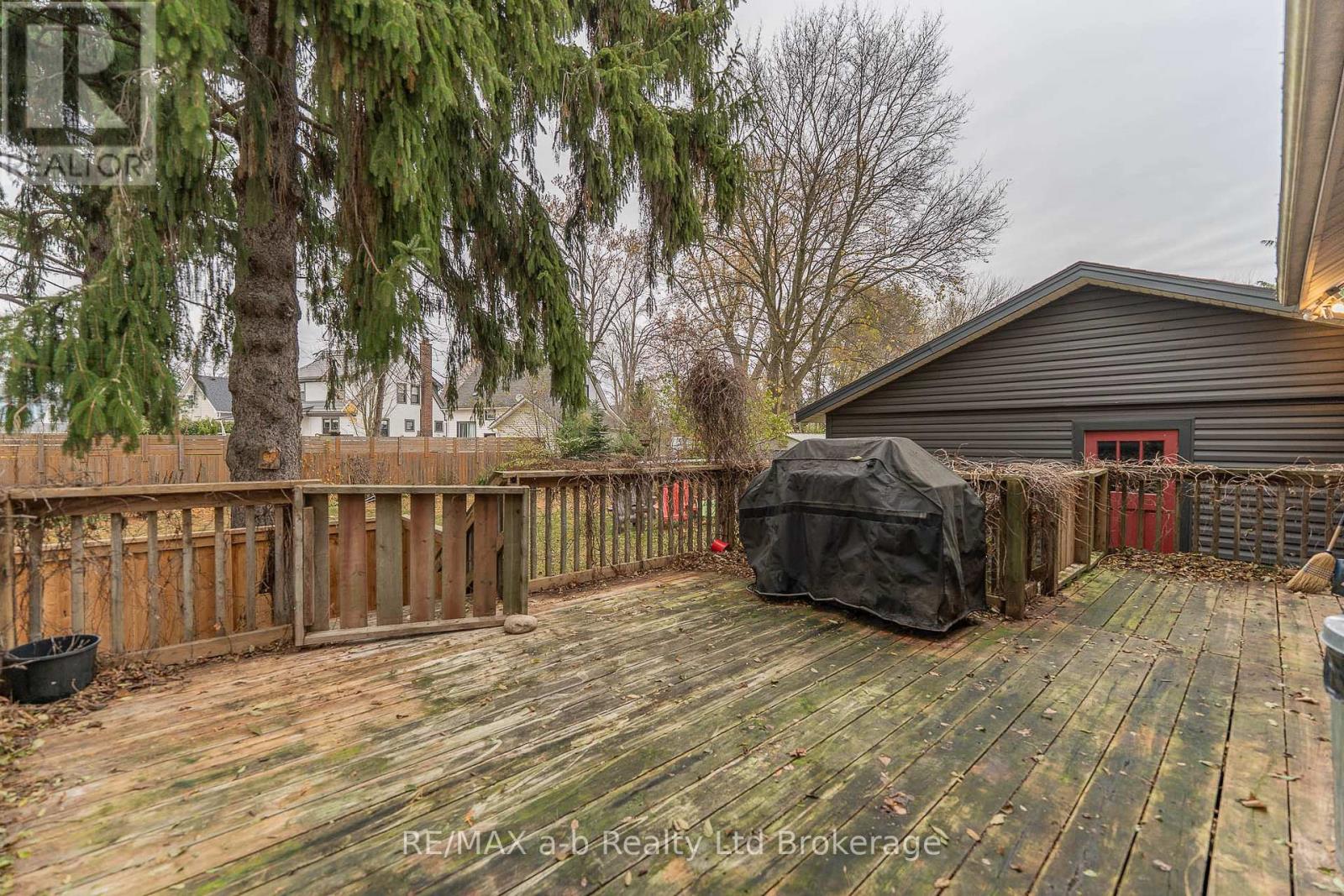 30 Concession Street W, Tillsonburg, Ontario N4G 1R3 - Photo 38 - X12551582