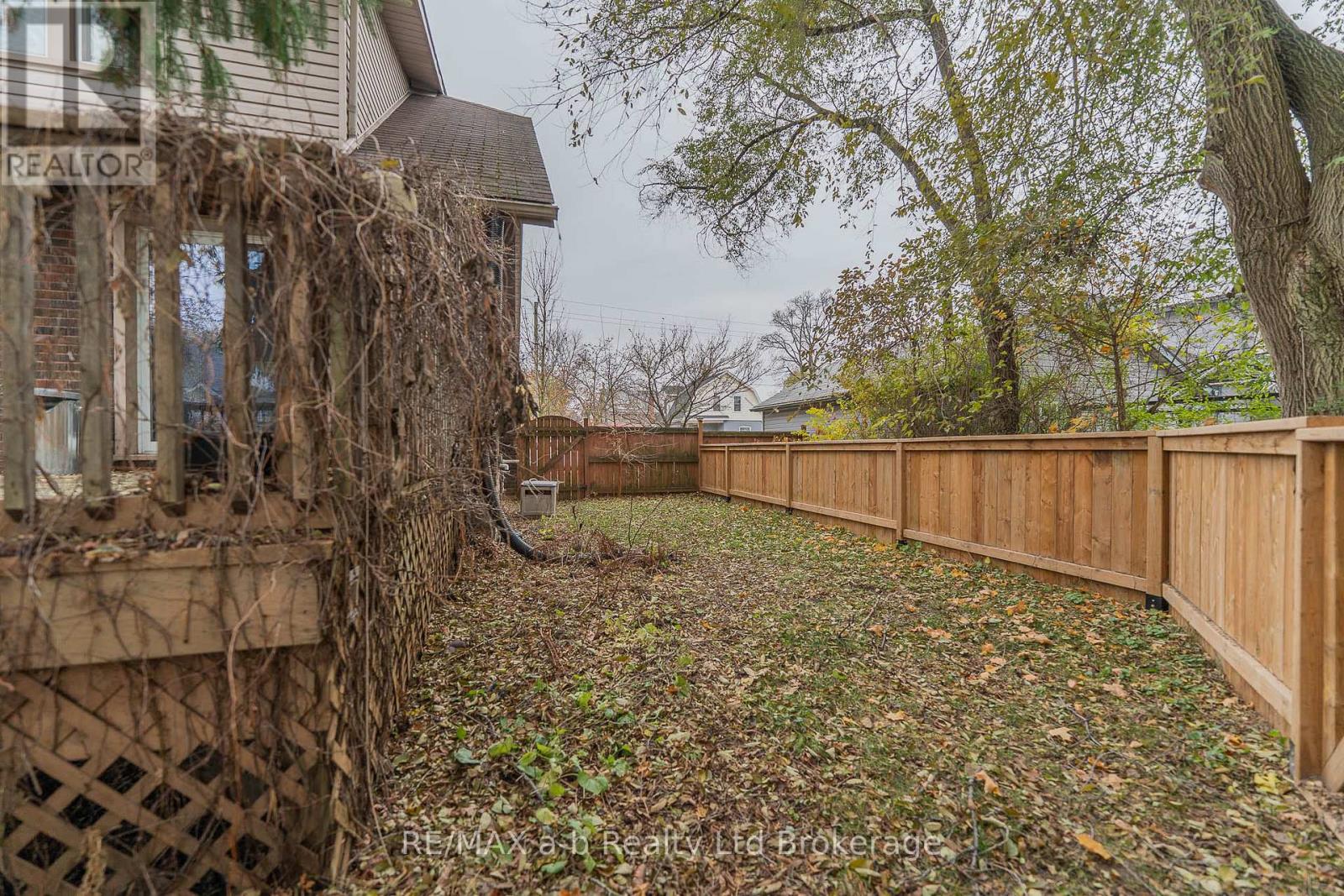 30 Concession Street W, Tillsonburg, Ontario N4G 1R3 - Photo 39 - X12551582