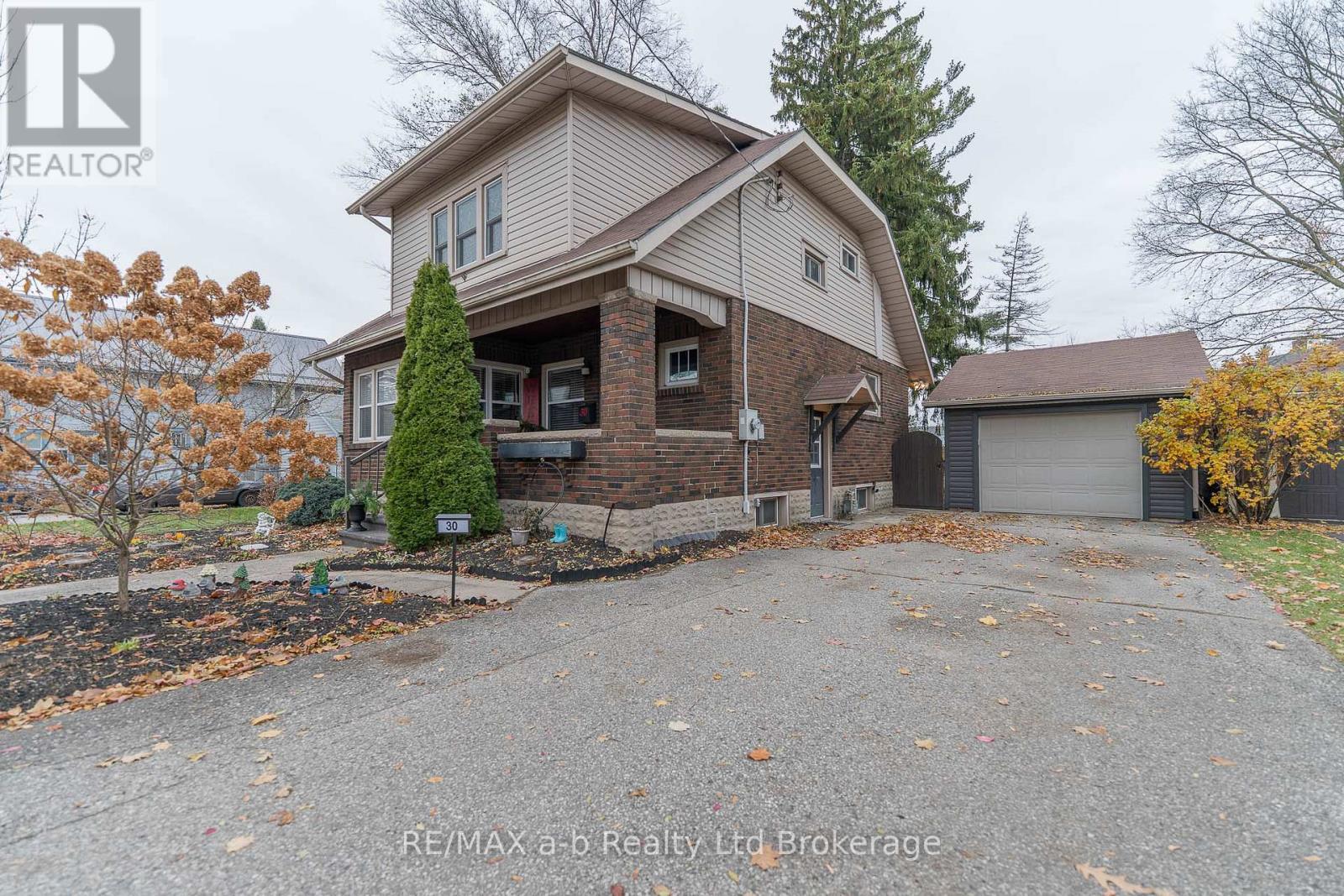 30 Concession Street W, Tillsonburg, Ontario N4G 1R3 - Photo 4 - X12551582