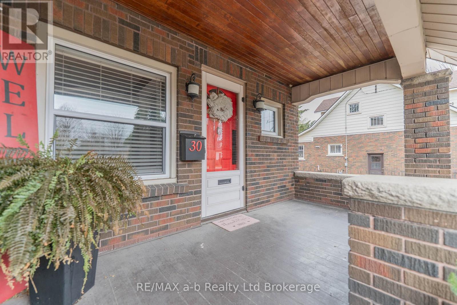 30 Concession Street W, Tillsonburg, Ontario N4G 1R3 - Photo 5 - X12551582