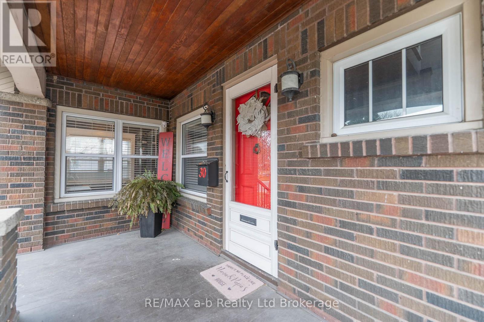 30 Concession Street W, Tillsonburg, Ontario N4G 1R3 - Photo 6 - X12551582