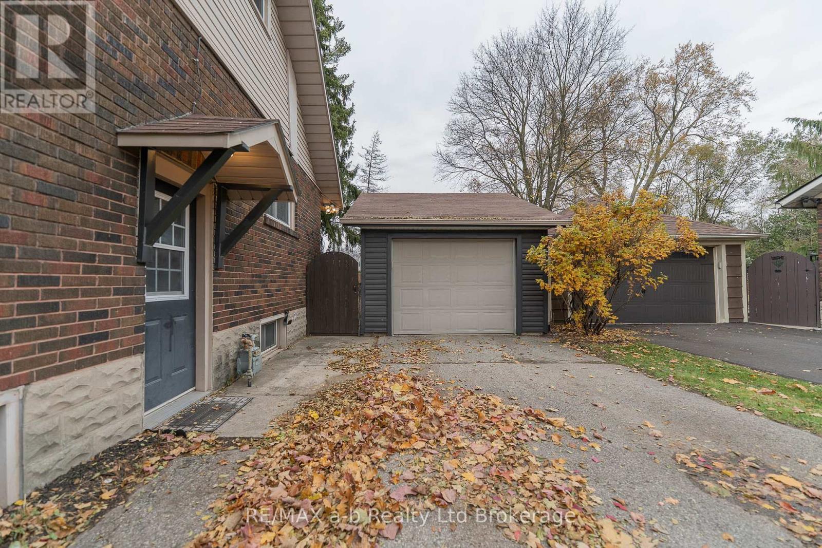 30 Concession Street W, Tillsonburg, Ontario N4G 1R3 - Photo 7 - X12551582