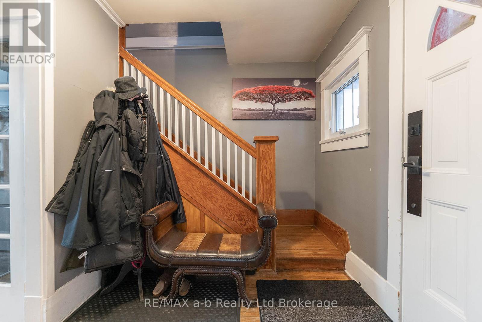 30 Concession Street W, Tillsonburg, Ontario N4G 1R3 - Photo 8 - X12551582