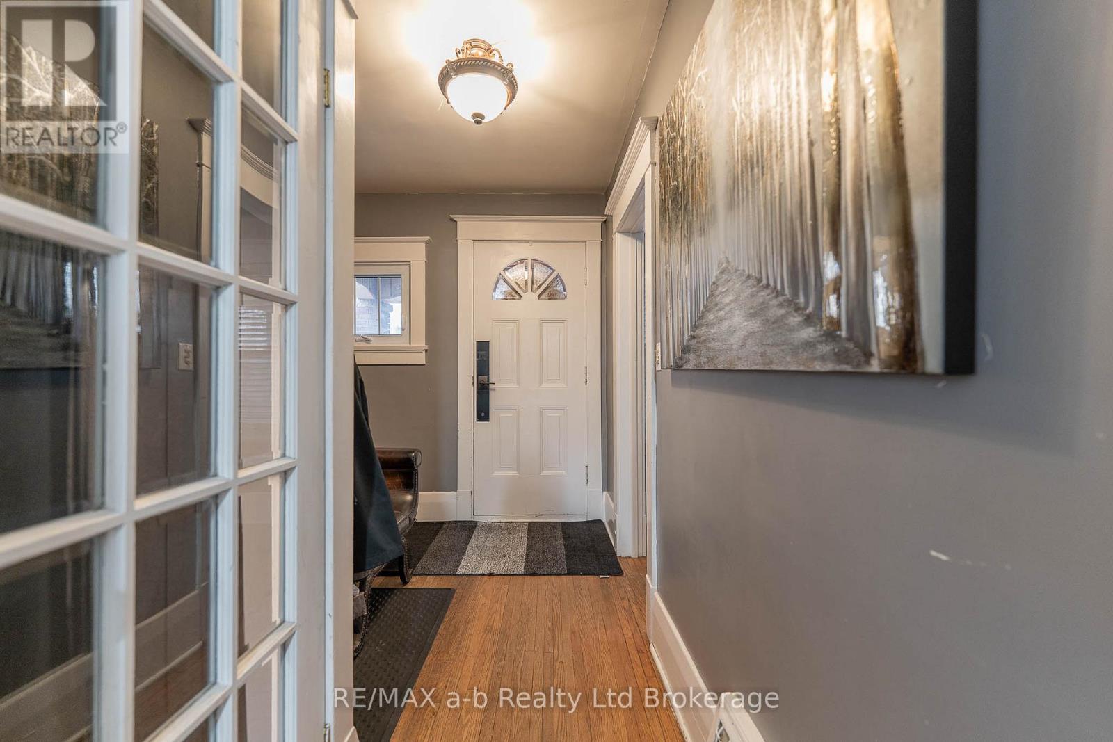 30 Concession Street W, Tillsonburg, Ontario N4G 1R3 - Photo 9 - X12551582