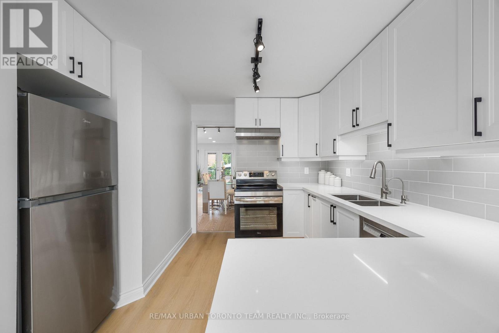 50 Ashland Avenue, Toronto, Ontario  M4L 1K1 - Photo 4 - E12551384