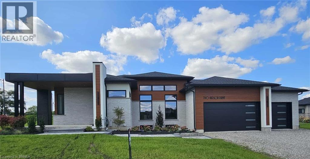 2 HUDSON Drive, Brantford, Ontario