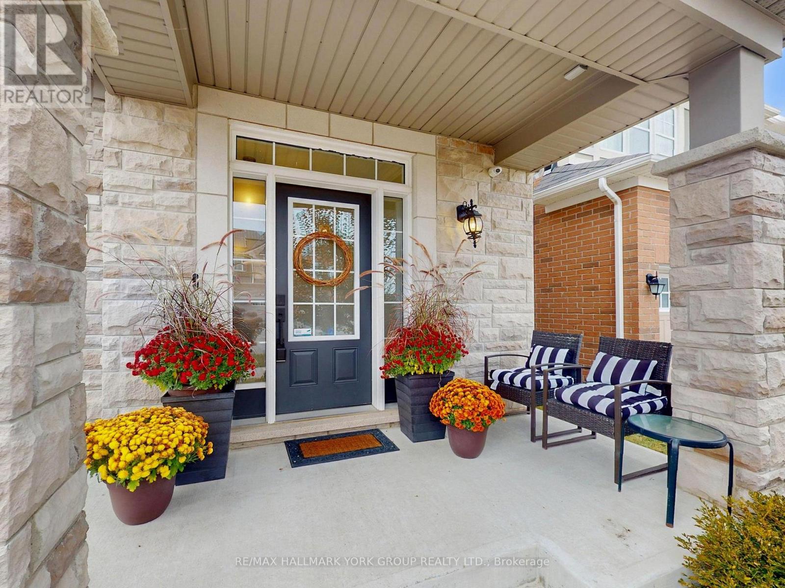 58 Clifford Dalton Drive, Aurora, Ontario  L4G 0T6 - Photo 3 - N12551312