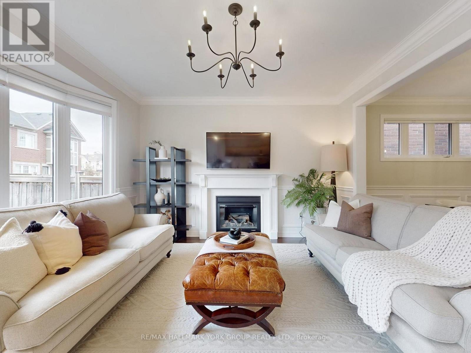 58 Clifford Dalton Drive, Aurora, Ontario  L4G 0T6 - Photo 4 - N12551312