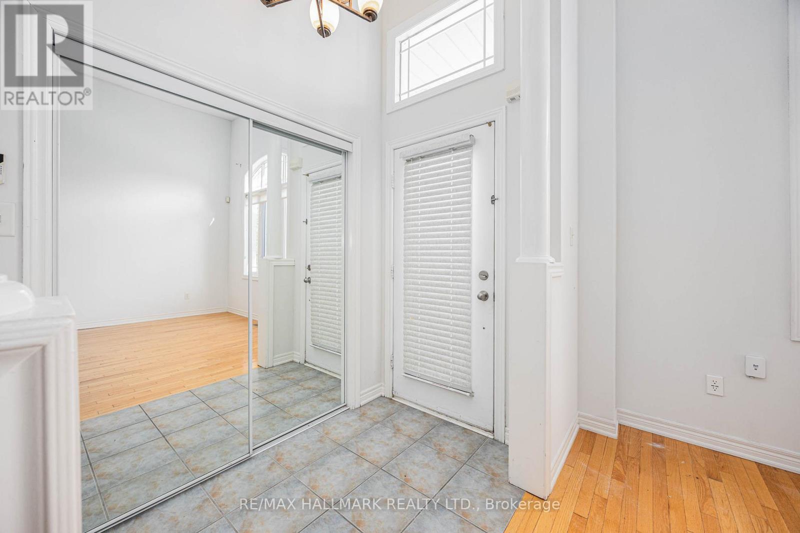 17 Oceanview Street, Richmond Hill, Ontario  L4S 2J9 - Photo 4 - N12551336