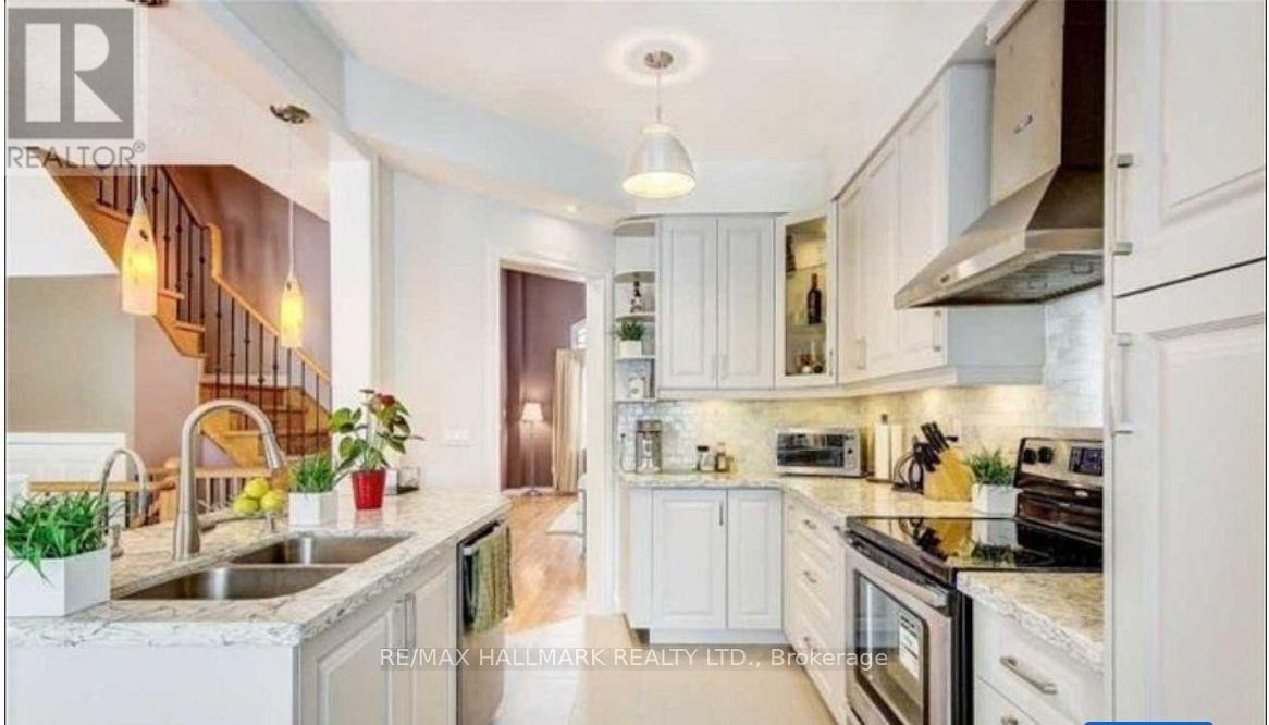 17 Oceanview Street, Richmond Hill, Ontario  L4S 2J9 - Photo 6 - N12551336