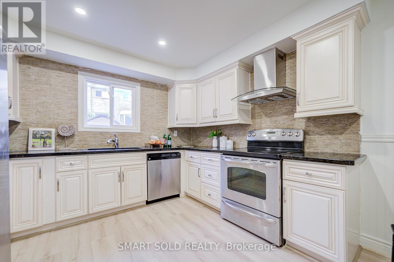 47 Colleen Street, Vaughan, Ontario  L4J 5H1 - Photo 13 - N12551342