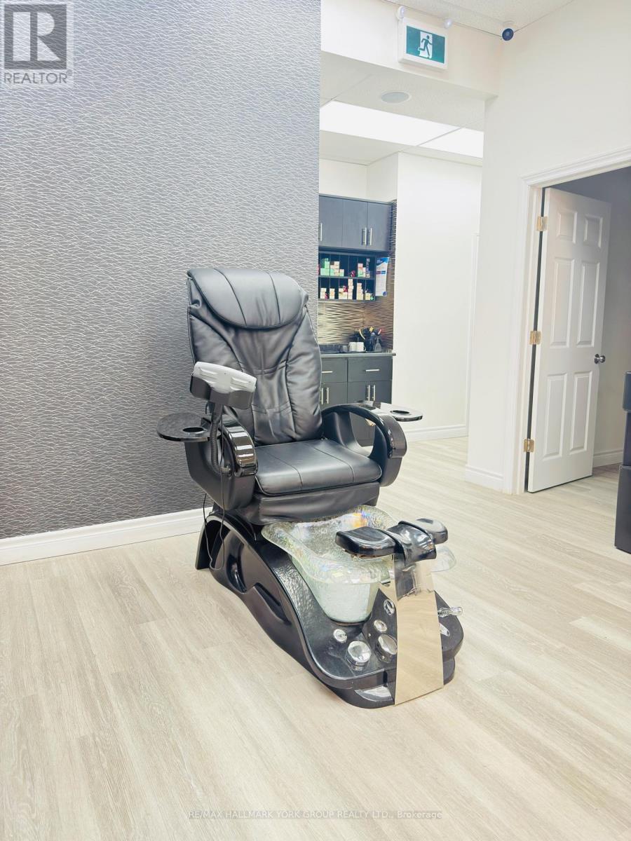 5-Nail Station - 17335 Yonge Street, Newmarket, Ontario  L3Y 8Z2 - Photo 2 - N12551362