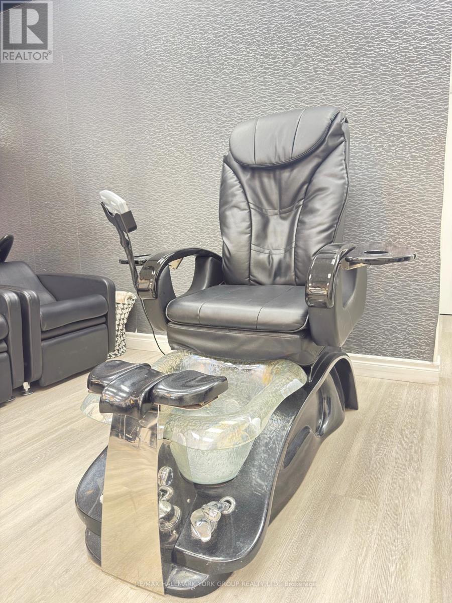 5-Nail Station - 17335 Yonge Street, Newmarket, Ontario  L3Y 8Z2 - Photo 3 - N12551362