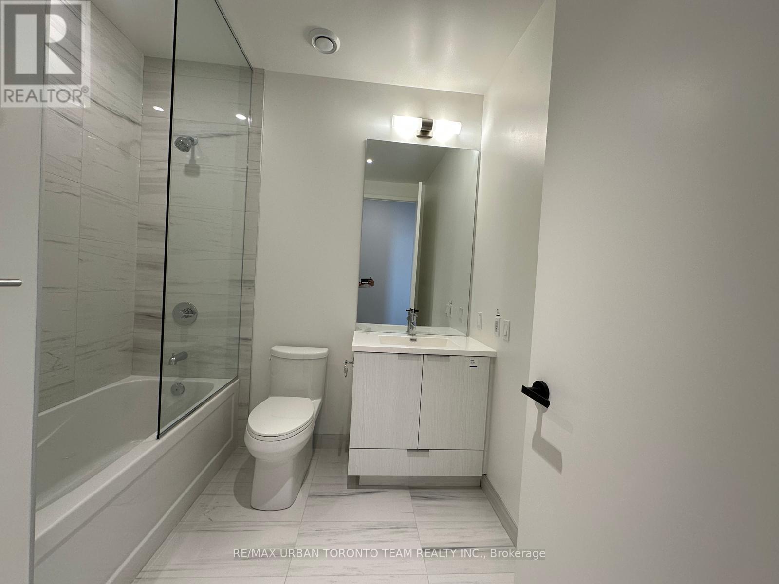 1612 - 8 Interchange Way, Vaughan, Ontario  L4K 5Z7 - Photo 12 - N12551438