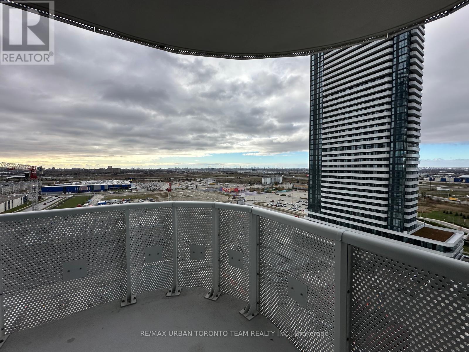 1612 - 8 Interchange Way, Vaughan, Ontario  L4K 5Z7 - Photo 6 - N12551438