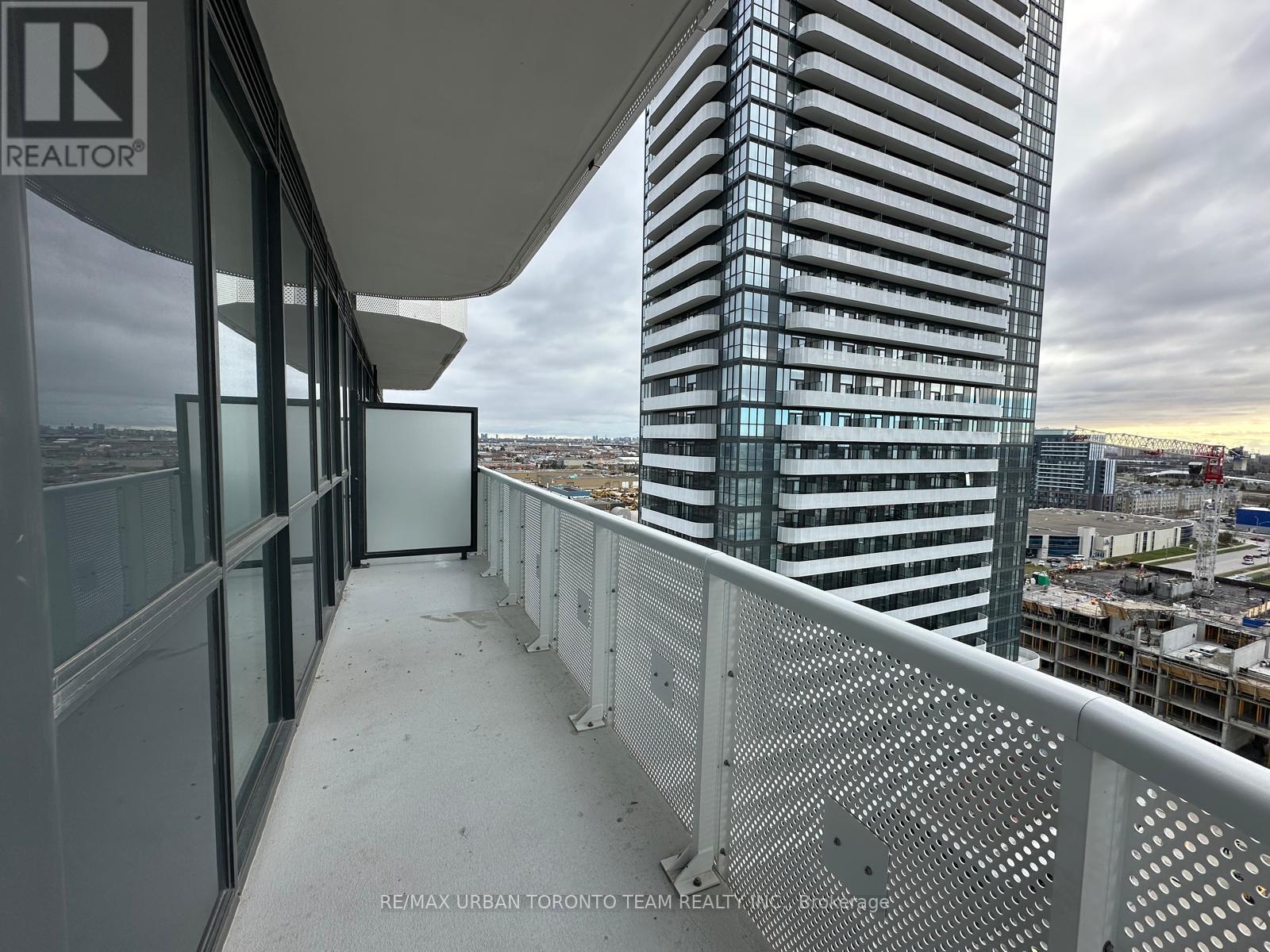 1612 - 8 Interchange Way, Vaughan, Ontario  L4K 5Z7 - Photo 7 - N12551438