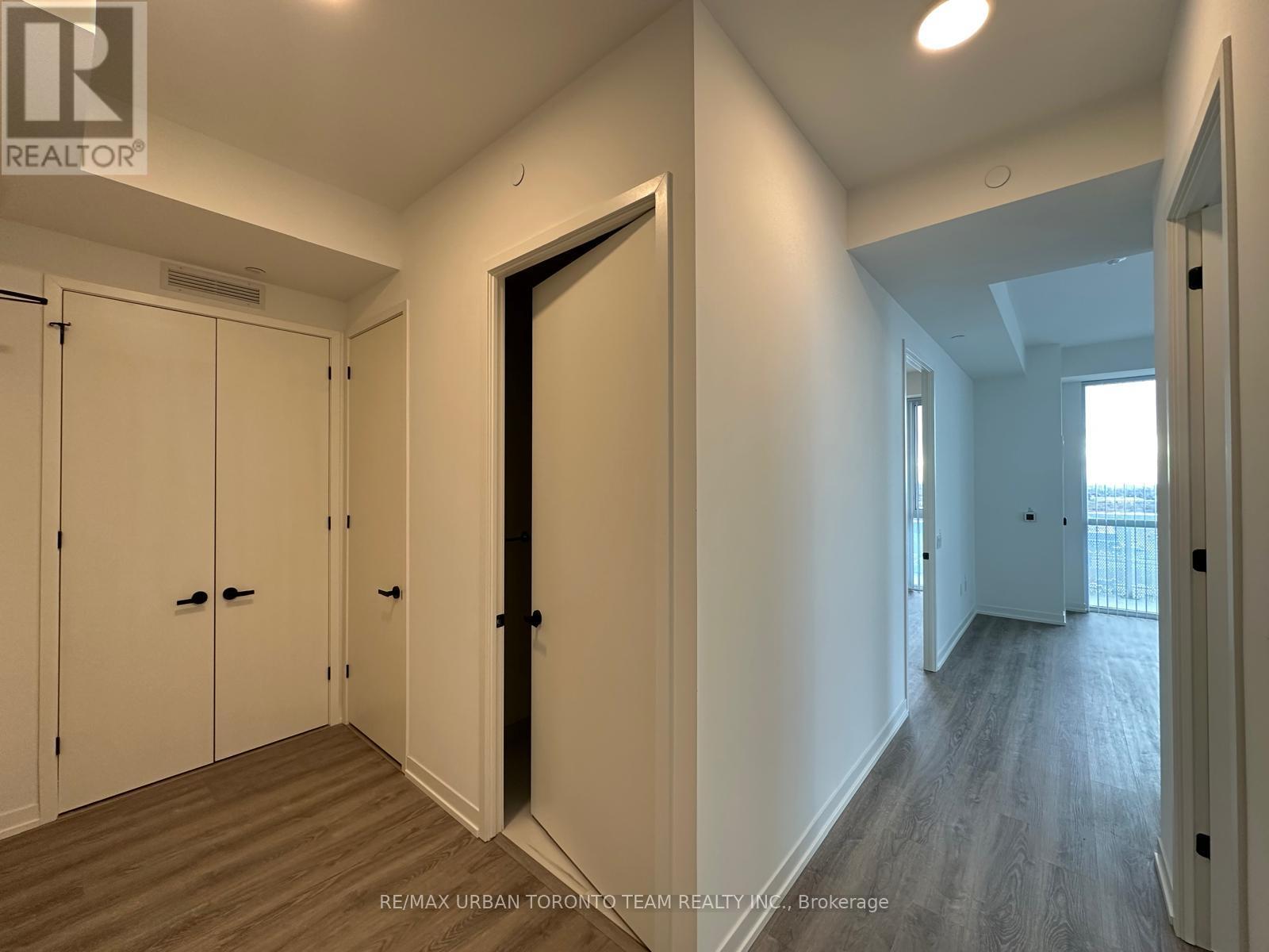 1612 - 8 Interchange Way, Vaughan, Ontario  L4K 5Z7 - Photo 9 - N12551438