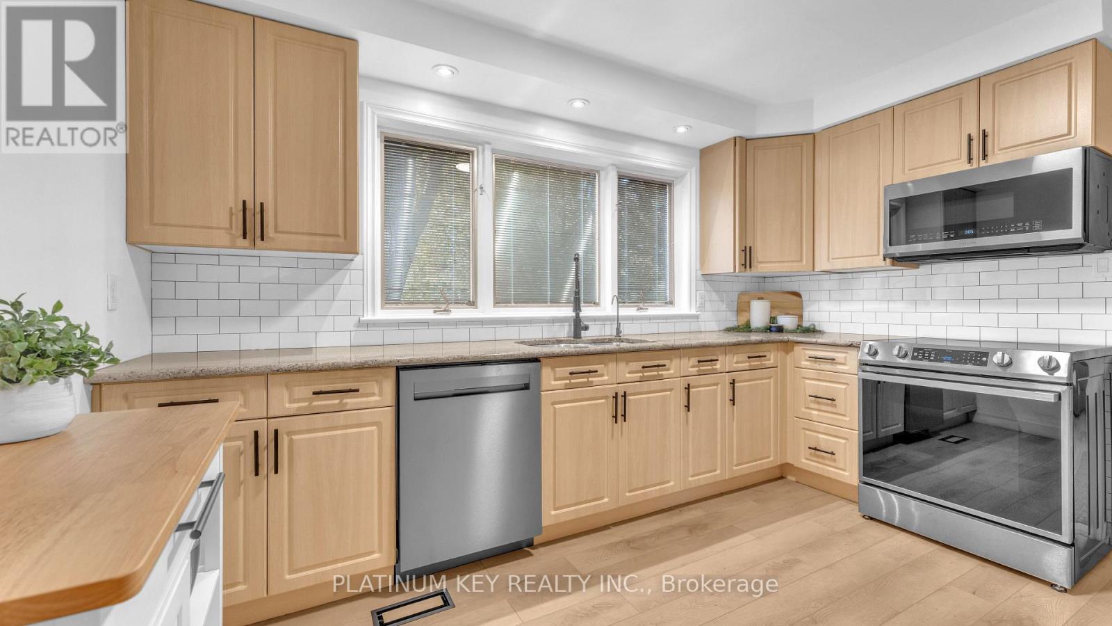 112 Ontario Street, Strathroy-Caradoc, Ontario  N7G 1B6 - Photo 10 - X12551522