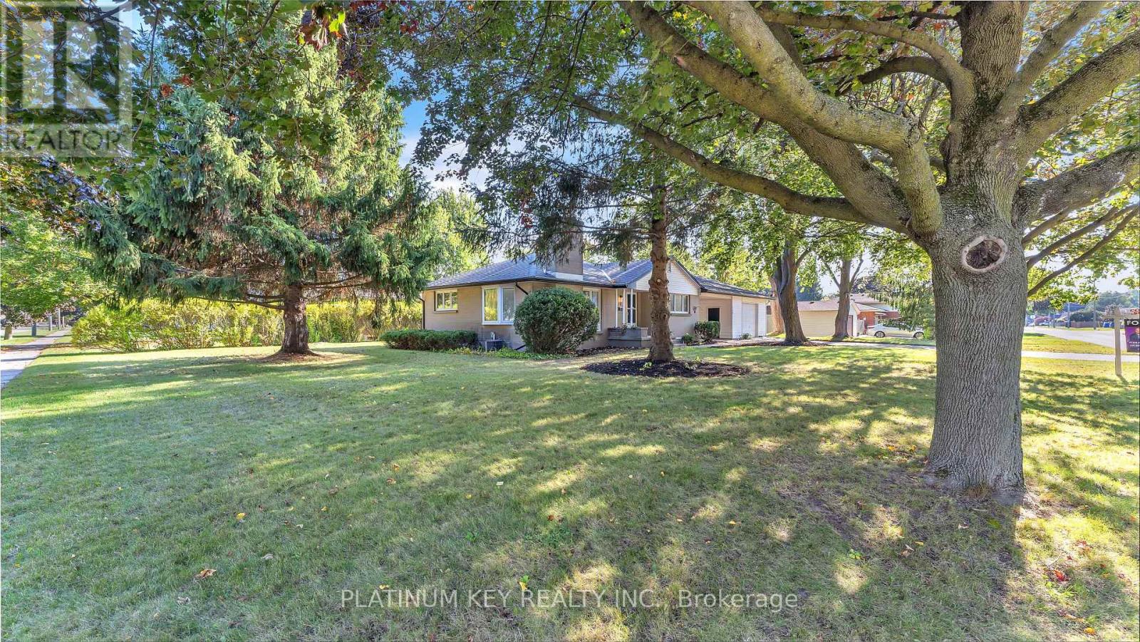 112 Ontario Street, Strathroy-Caradoc, Ontario  N7G 1B6 - Photo 2 - X12551522