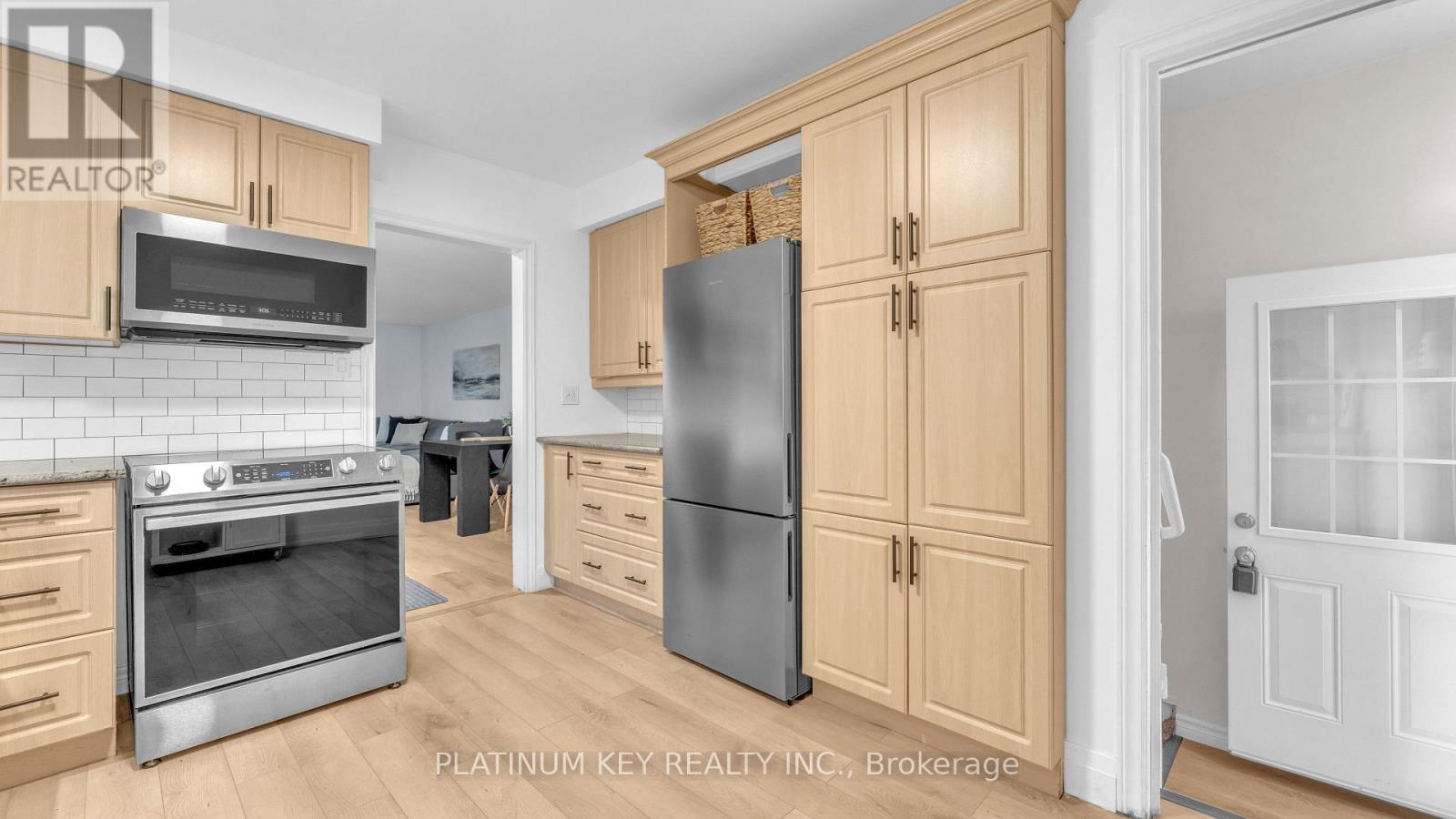 112 Ontario Street, Strathroy-Caradoc, Ontario  N7G 1B6 - Photo 9 - X12551522